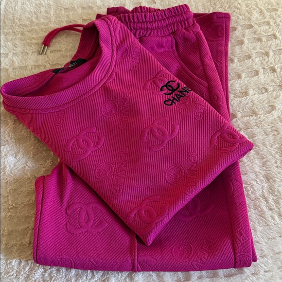 Chanel Fuchsia Women's Tracksuit-NWOT - Picture 3 of 4
